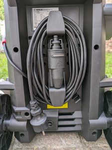 Bosch Aquatak 130 Hochdruckreiniger von hinten Kabelhalterung und Düsenhalterung