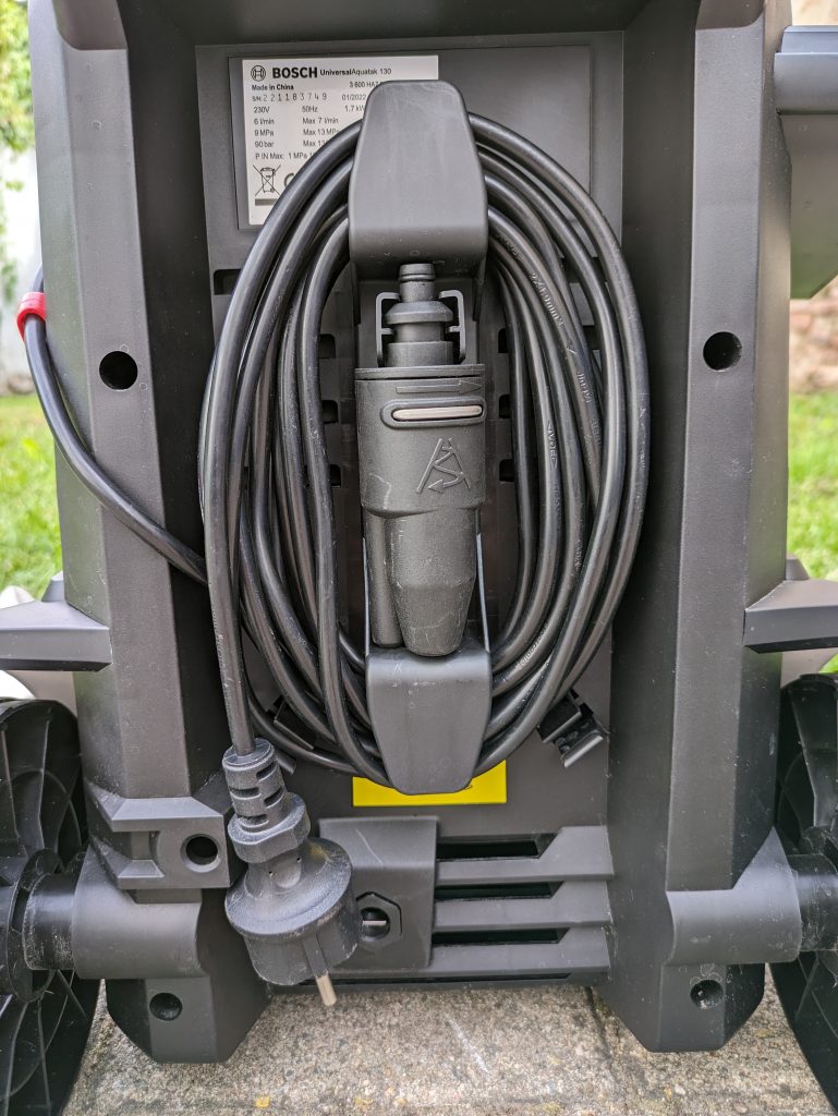 Bosch Aquatak 130 Hochdruckreiniger von hinten Kabelhalterung und Düsenhalterung