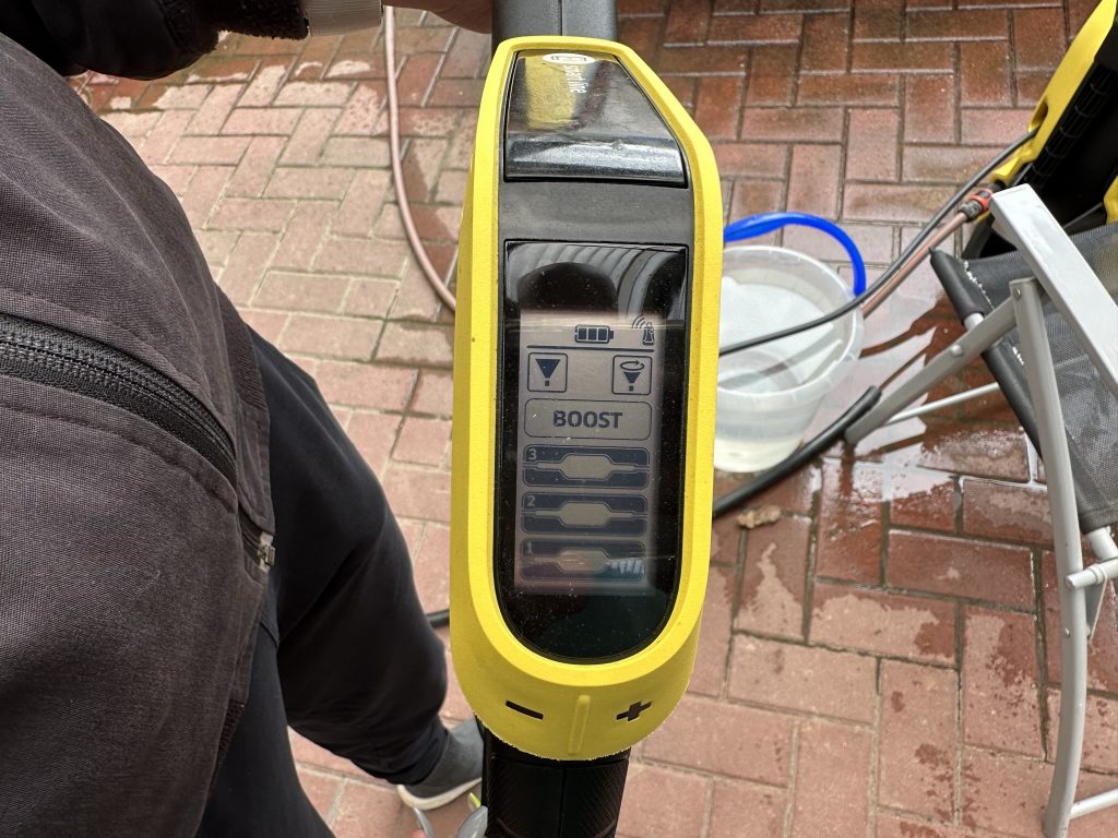 Displayanzeige des Kärcher K5 Hochdruckreinigers mit Boost