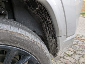 Eziclean® Hydroforce 165 Hochdruckreiniger Radkasten hinten verschmutzt