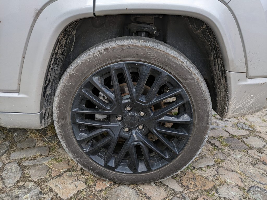 Eziclean® Hydroforce 165 Hochdruckreiniger Reifen vor der Reinigung