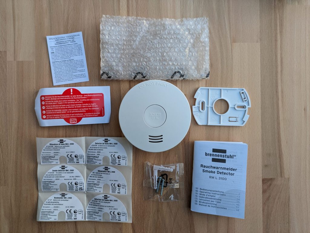 Gesamter Lieferumfang des Brennenstuhl RM L 3100 Rauchmelders