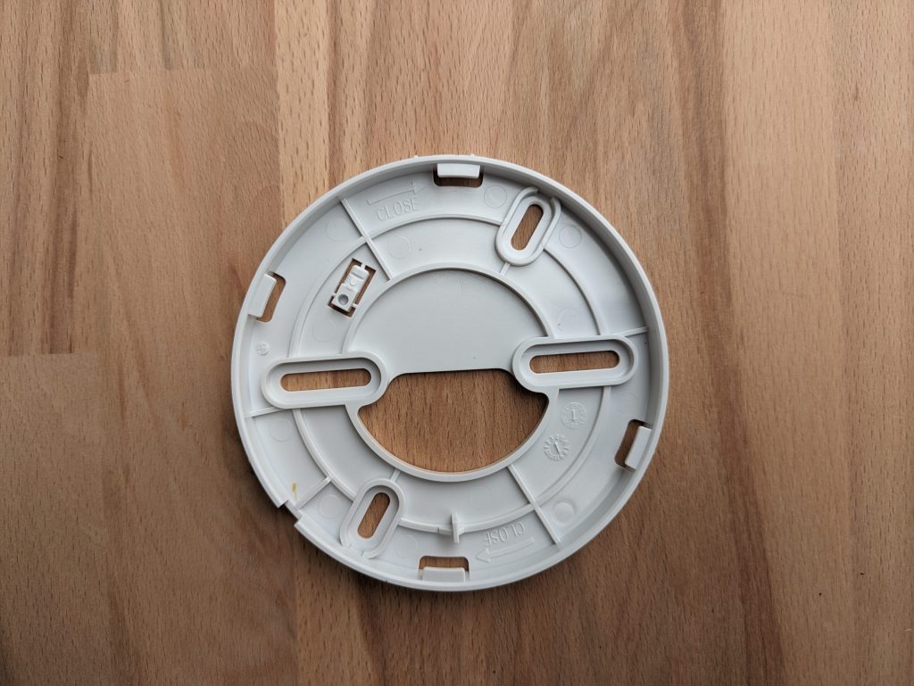 Halterung des Abus RWM 150 Rauchmelders