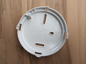 Halterung des Hekatron Genius Plus Rauchmelders