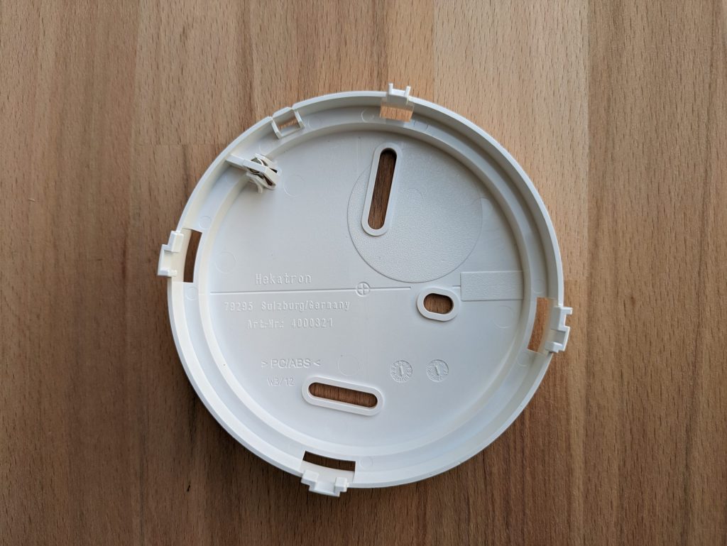Halterung des Hekatron Genius Plus X Rauchmelders