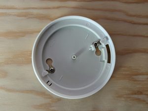 Halterung des Kiddie Q2 Rauchmelders montiert