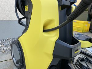 Herausgezogener Druckschlauch des Kärcher K7 Hochdruckreinigers