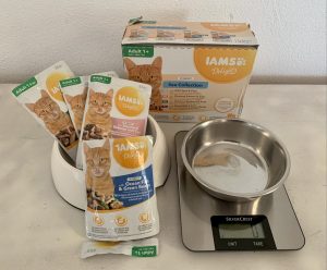 IAMS Delights Sea Collection Katzenfutter geöffnete Verpackung