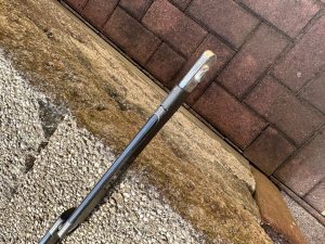 Kratzspuren am Stab nach dem Sägetest