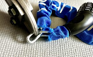 Bolzenschneider-Test am Kettenglied