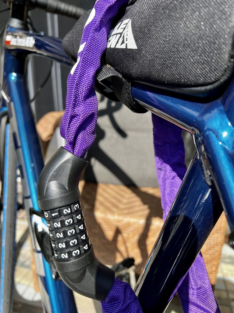 Fahrradschloss am Hinterrad angeschlossen