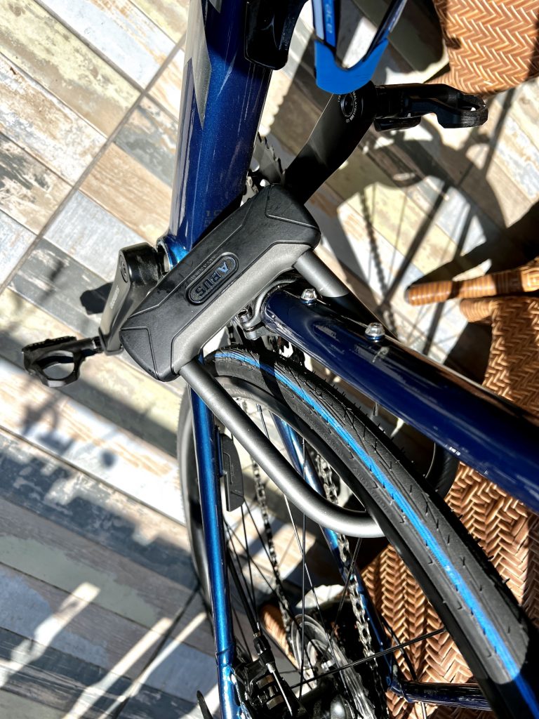 Fahrradschloss am Fahrrad angeschlossen