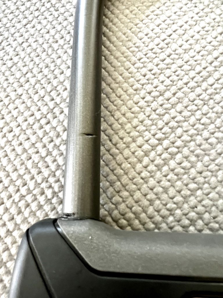 Leichte Spuren nach dem Bolzenschneider-Test sichtbar