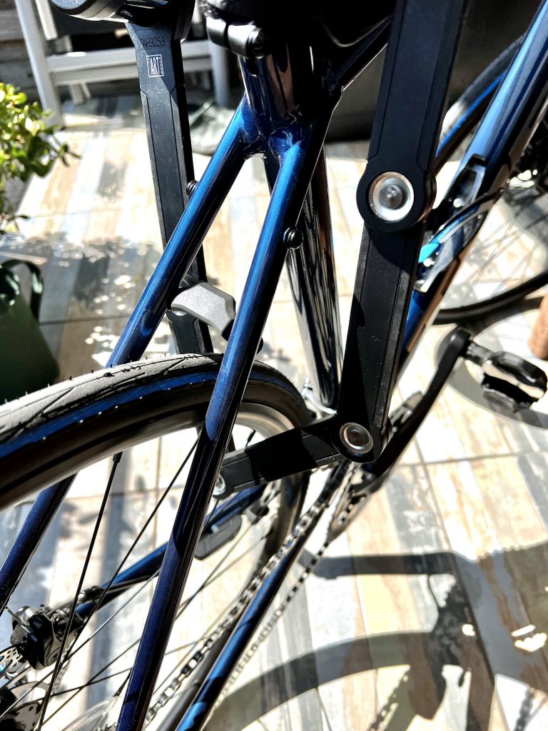 Fahrradschloss am Fahrrad angeschlossen (Blick von hinten)
