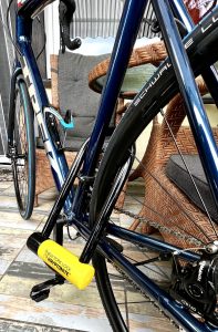 Fahrradschloss am Fahrrad angeschlossen