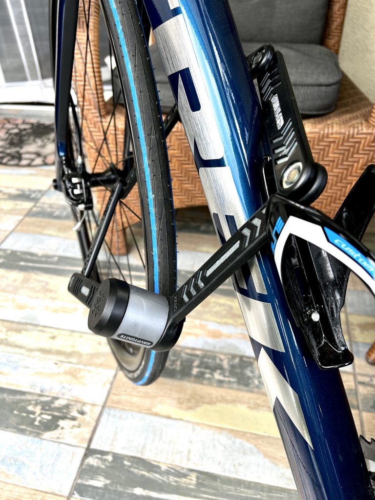 Fahrradschloss am Fahrrad angeschlossen aus der Nähe