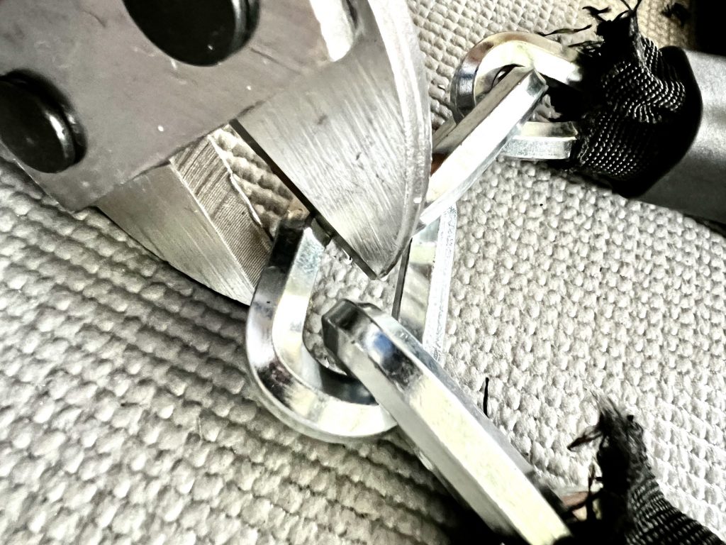 Bolzenschneider-Test am Kettenglied