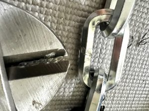Bolzenschneider-Test am Kettenglied