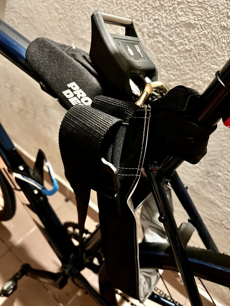 Fahrradschloss am Fahrrad angeschlossen