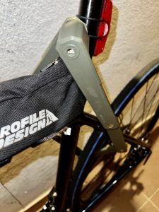 Fahrradschloss am Fahrrad angeschlossen (Nahaufnahme)