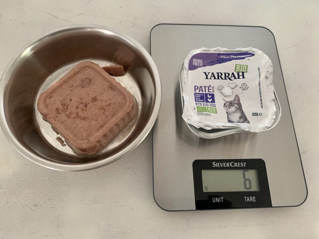Yarrah Paté mit Huhn, Truthahn und Aloe Vera Bio-Katzenfutter - Gewicht der Schale ohne Inhalt