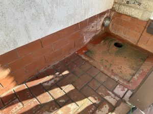 Kärcher K5 Hochdruckreiniger Ecke vor der Reinigung