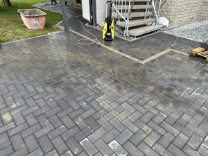 Kärcher K5 Hochdruckreiniger Terrase vor der Reinigung erstes Bild