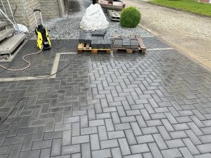 Kärcher K5 Hochdruckreiniger Terrasse gereinigt zweites Bild
