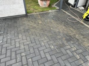 Kärcher K5 Hochdruckreiniger Terrasse vor der Reinigung zweites Bild