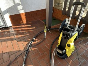 Kärcher K5 Hochdruckreiniger in Benutzung