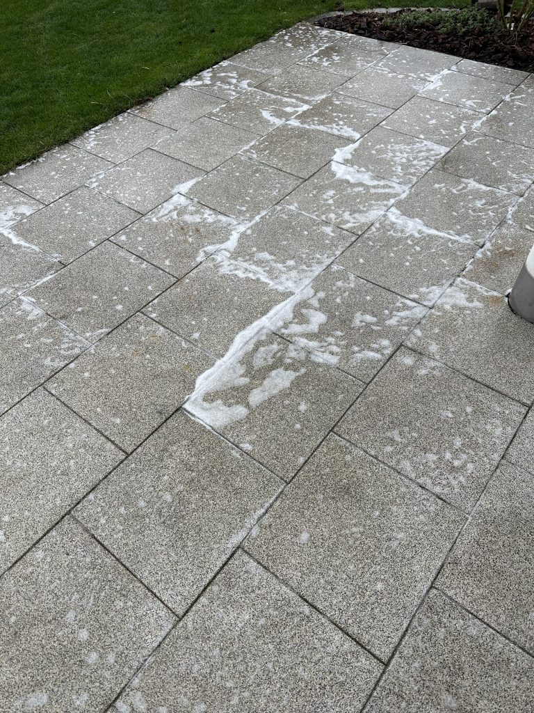 Kärcher K7 Hochdruckreinigers Terrasse vor der Reinigung