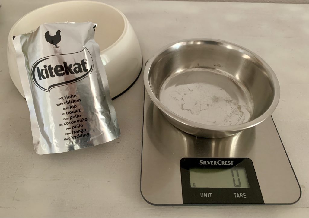 Kitekat Bunte Vierfalt in Sauce Katzenfutter Gewicht Messschale