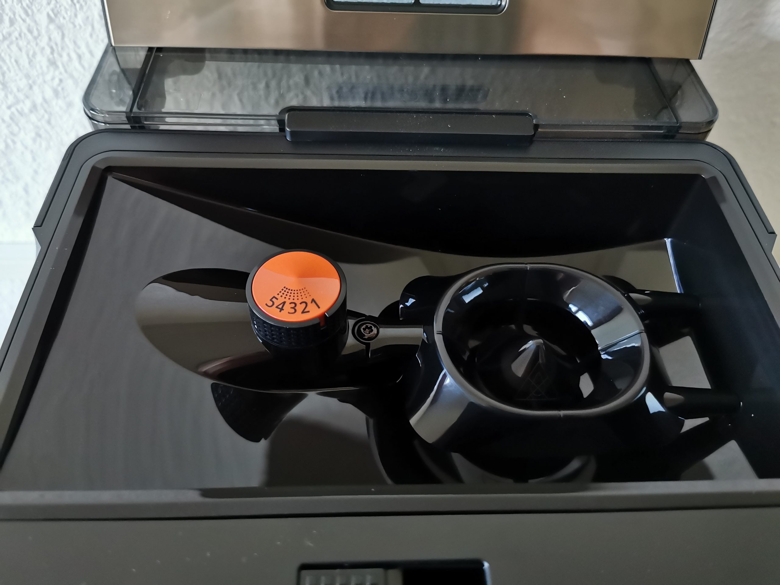 Krups Intuition Experience Plus Kaffeevollautomat Bohnenbehälter