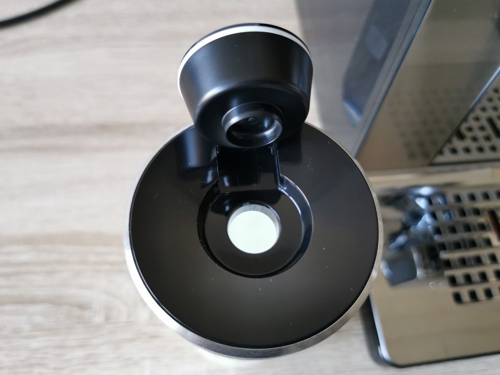Krups Intuition Experience Plus Kaffeevollautomat Milchbehälter geöffnet