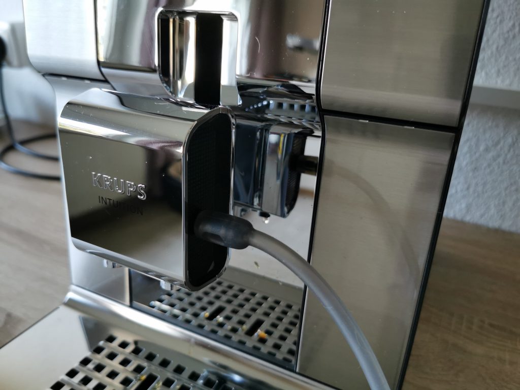 Krups Intuition Experience Plus Kaffeevollautomat Milchschlauch verbunden