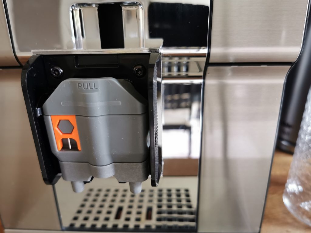 Krups Intuition Experience Plus Kaffeevollautomat Milchsystem eingesetzt