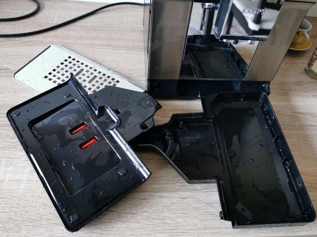 Krups Intuition Experience Plus Kaffeevollautomat Tropschale auseinander