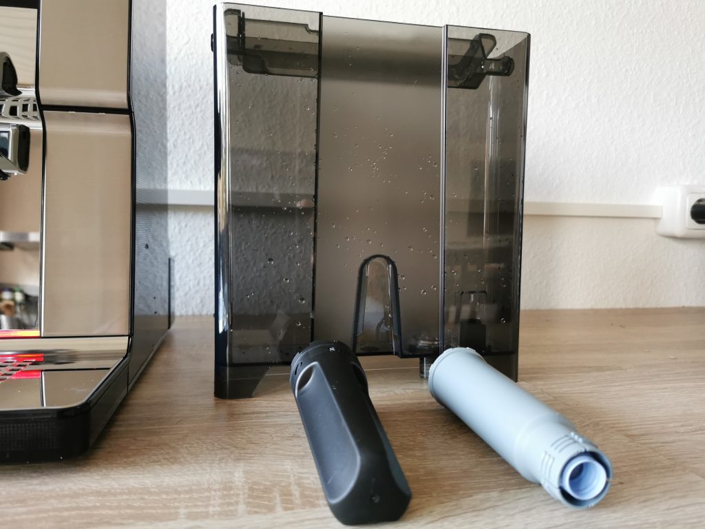 Krups Intuition Experience Plus Kaffeevollautomat Wasserbehälter und Filter