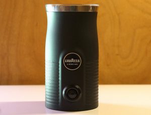 Lavazza MilkEasy Milchaufschäumer mit Deckel