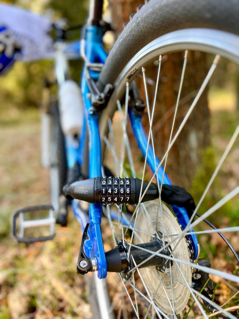 Fahrradschloss am Fahrrad angeschlossen