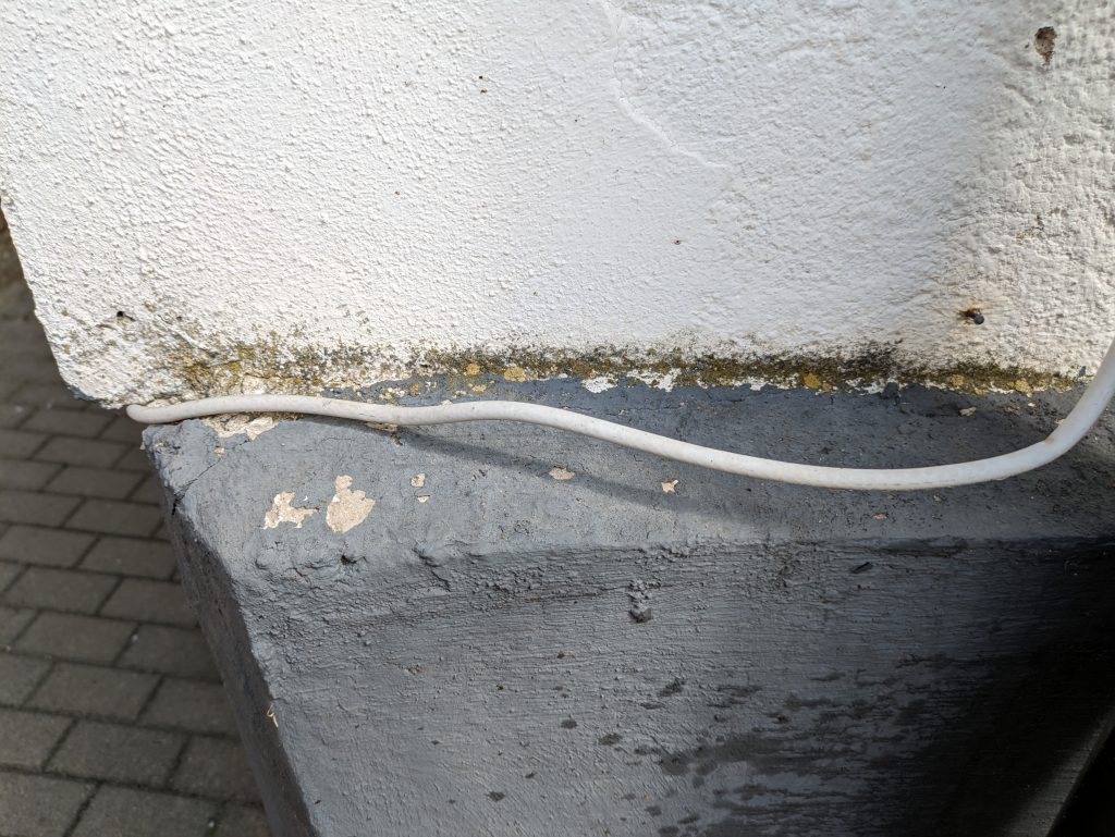 Nilfisk E 145.4-9 X-TRA PAD Hochdruckreiniger Fassade vor der Reinigung