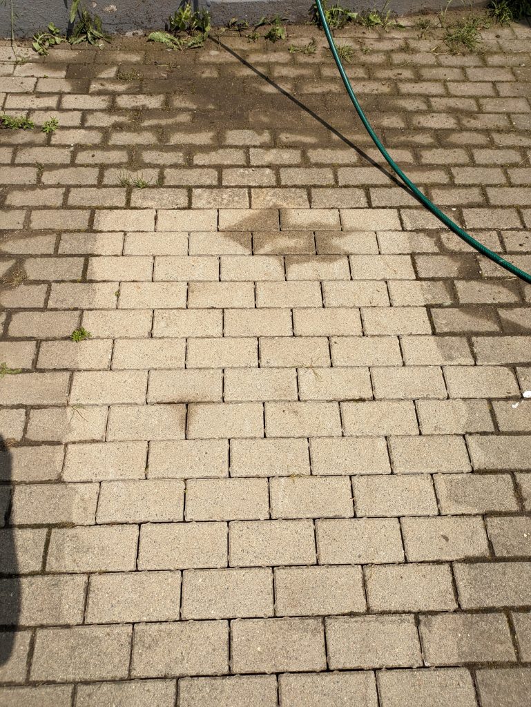 Nilfisk E 145.4-9 X-TRA PAD Hochdruckreiniger Gehweg nach der Reinigung
