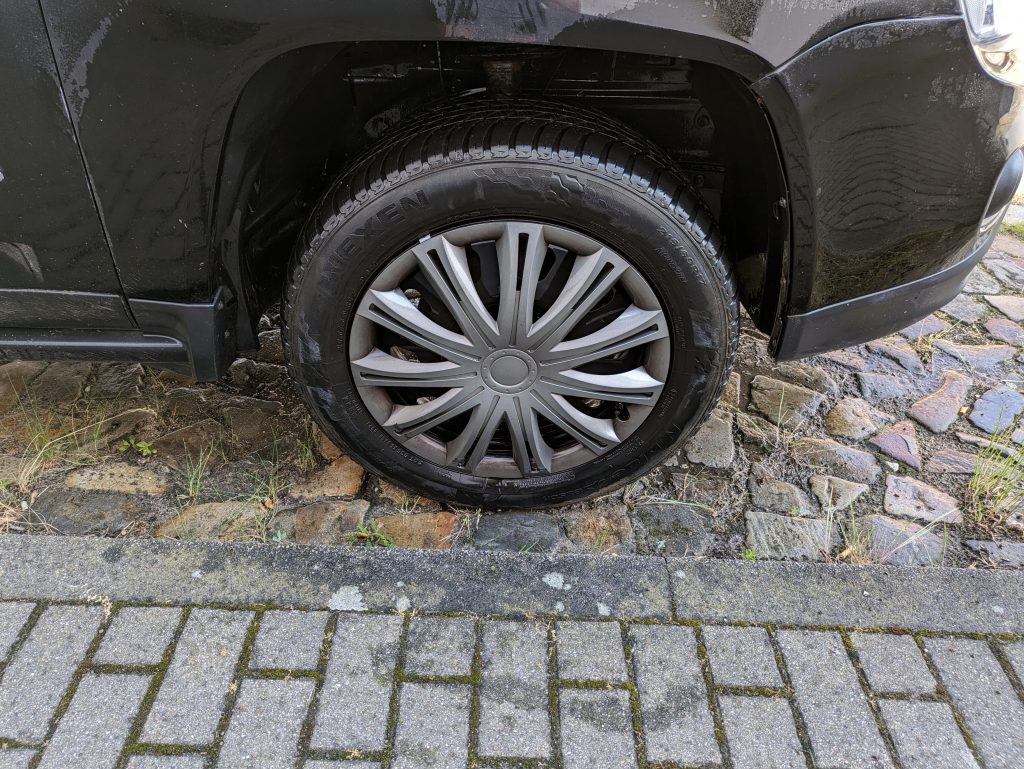 Nilfisk E 145.4-9 X-TRA PAD Hochdruckreiniger Reifen nach der Reinigung