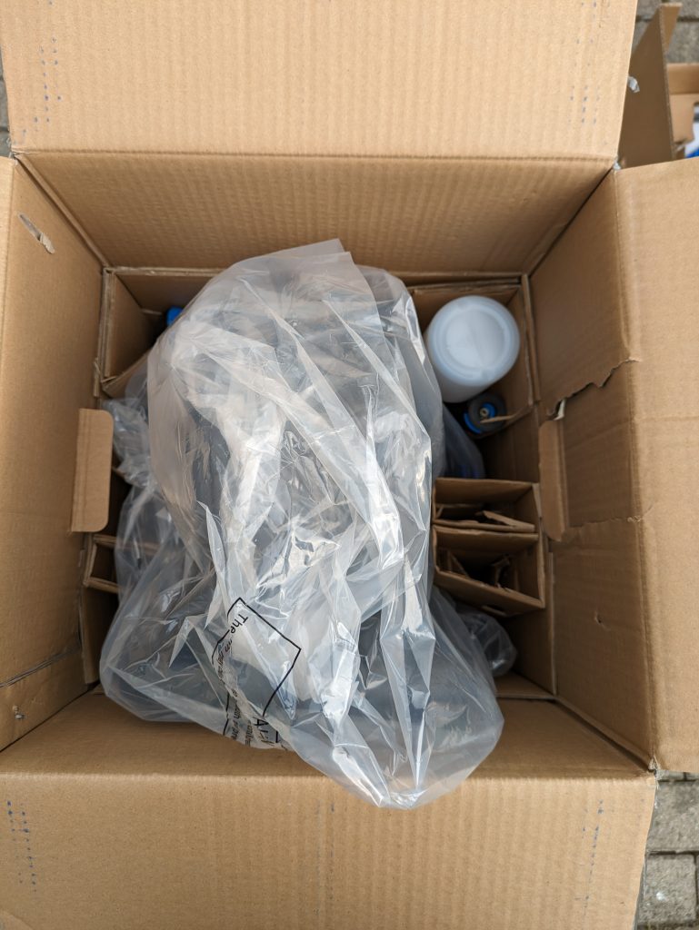 Nilfisk E 145.4-9 X-TRA PAD Hochdruckreiniger untere Verpackung geöffnet weiter ausgeräumt