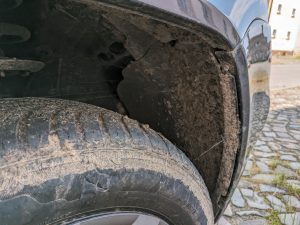 Nilfisk E 145.4-9 X-TRA PAD Hochdruckreiniger vorderer Radkasten vor der Reinigung