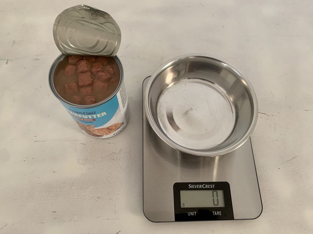 Our Essentials by Amazon mit Rind in Sauce Katzenfutter geöffnete Dose