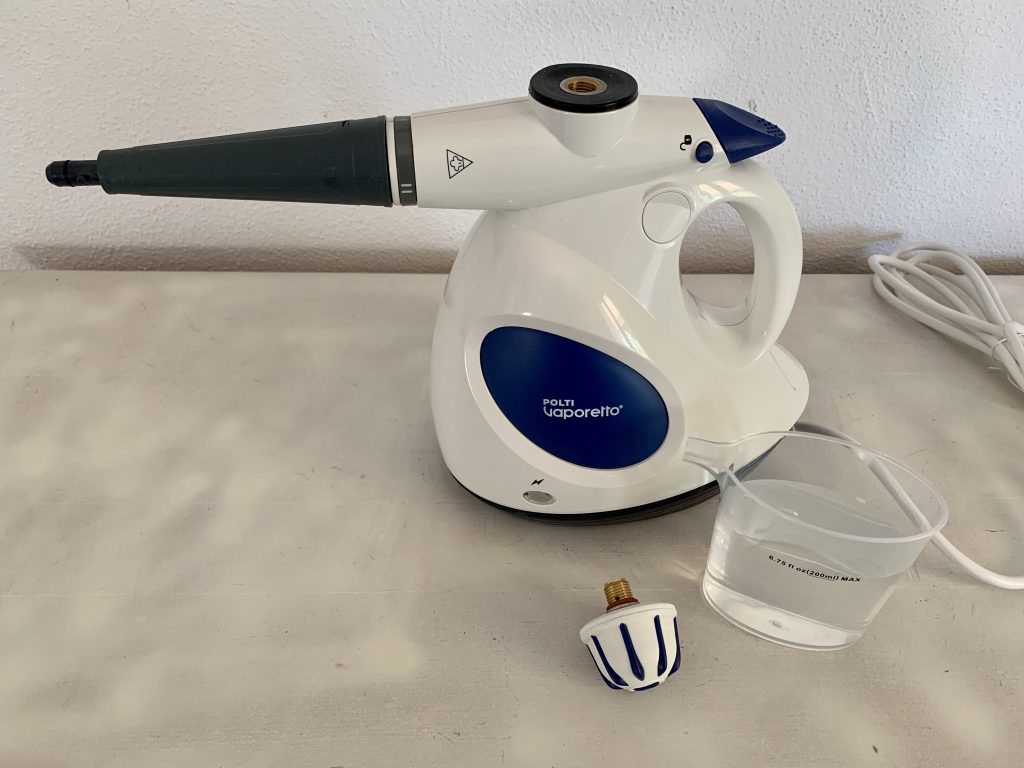 POLTI FIRST PGEU0011 Handdampfreiniger Befüllung mit Wasser Messbecher voll
