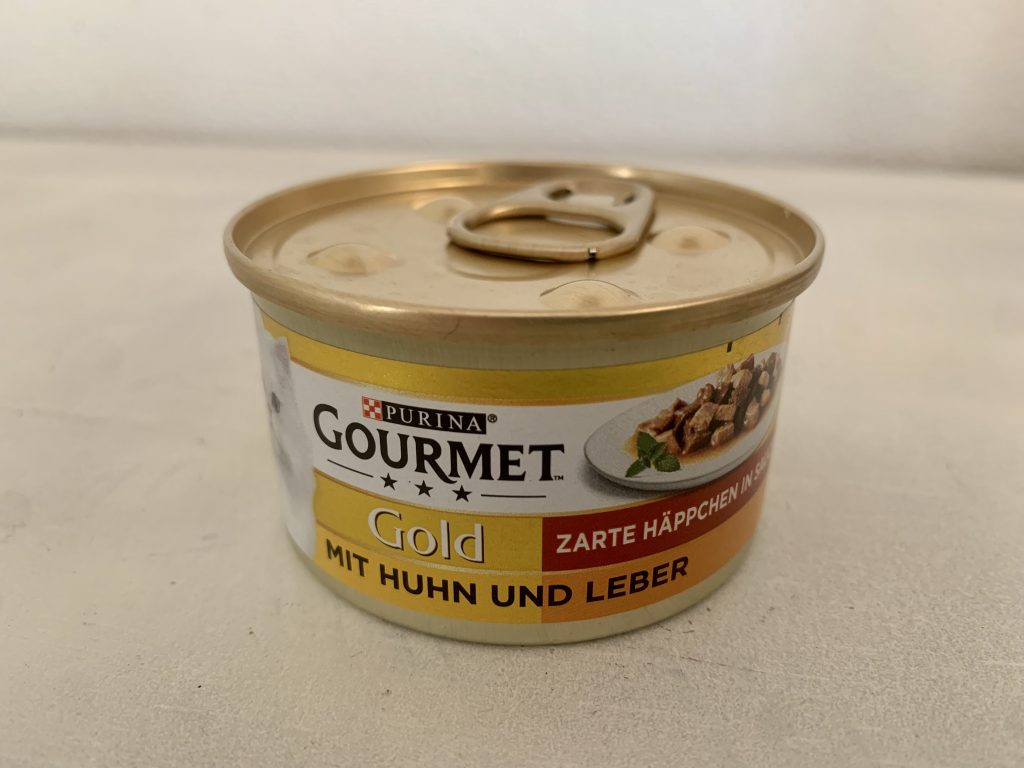 PURINA GOURMET Gold Zarte Häppchen in Sauce mit Lachs und Huhn Katzenfutter Dose von vorne