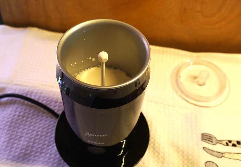 Philips SENSEO Milk Twister Milch einfüllen