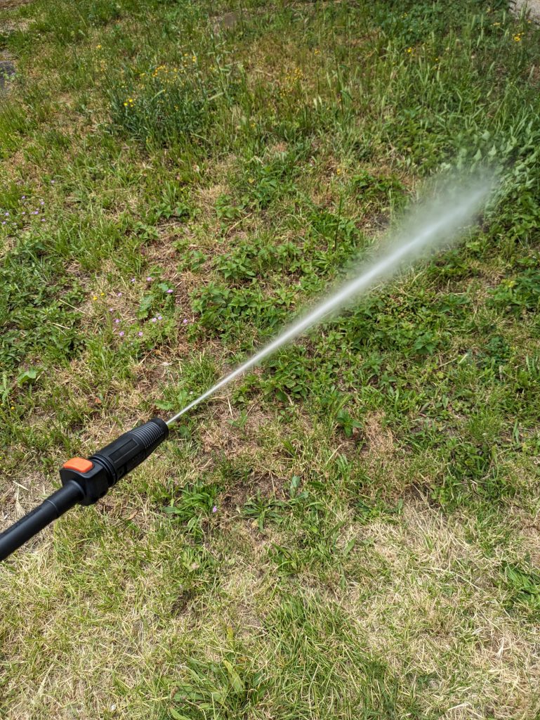 Punktstrahl des Black + Decker BXPW 1600PE Hochdruckreinigers im Einsatz